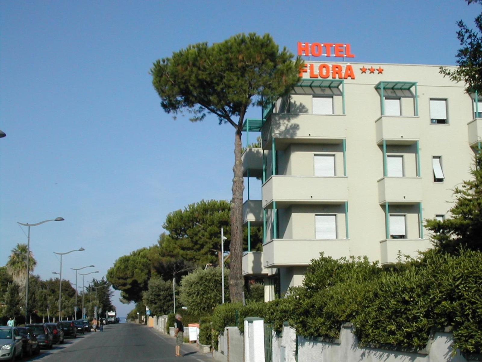 Hotel Flora Marina Di Bibbona Exterior foto